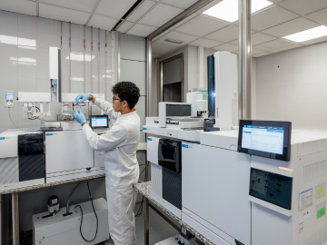 Scientist in a laboratory analyzing nitrosamine impurities using state-of-the-art gas chromatography and mass spectrometry instruments. Ensuring the safety and compliance of pharmaceutical products.
