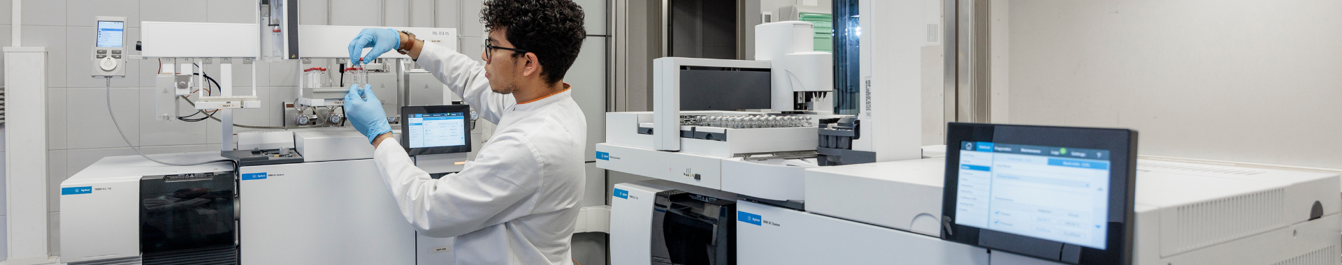 Scientist in a Eurofins laboratory analysing nitrosamine impurities using state-of-the-art gas chromatography and mass spectrometry instruments. Ensuring the safety and compliance of pharmaceutical products.
